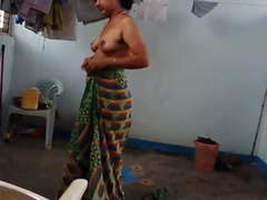 desi with hairy armpit wears saree after bath