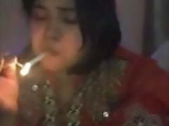 Pakistani aunty reads filthy dirty poem in Punjabi language